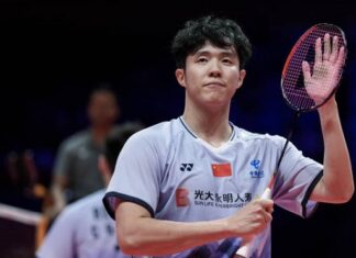 He Jiting has come under fire after his ex-girlfriend exposed private chat messages, revealing allegations of cheating, gambling, and insulting national team coaches and teammates. According to the ex-girlfriend, her decision to "expose" him stemmed from He accepting a Rolex watch from a female fan, and openly admitting that he had become more “realistic” — preferring to be with someone who could “benefit” him, implying a preference for wealthy women.