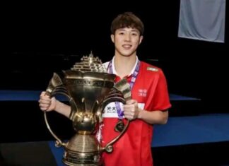 He Jiting’s days on the professional badminton circuit may be coming to an end pretty soon. (Photo: Xinhua)