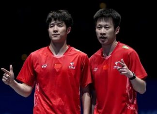 He Jiting (L) and Ren Xiangyu were removed from China's 2025 Sudirman Cup squad and the 2025 Badminton Asia Championships team. (Photo: Xinhua)