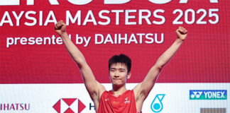 Li Shifeng celebrates after becoming the first Chinese men’s singles champion at the Malaysia Masters. (Photo: AFP)