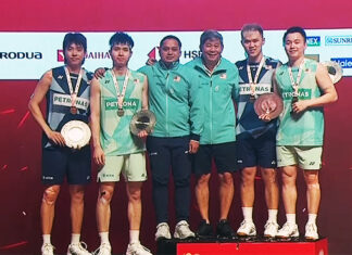 Man Wei Chong & Tee Kai Wun, Aaron Chia & Soh Wooi Yik, and their coach - Herry Iman Pierngadi , pose after the final at the 2025 Malaysia Masters. (Photo: BWF)