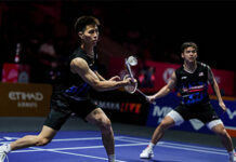 Ong Yew Sin and Teo Ee Yi celebrate their straight-sets win over Aaron Chia–Soh Wooi Yik in the Japan Open 2025 first round. (Photo: AFP)