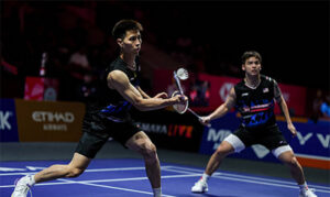 Ong Yew Sin and Teo Ee Yi celebrate their straight-sets win over Aaron Chia–Soh Wooi Yik in the Japan Open 2025 first round. (Photo: AFP)