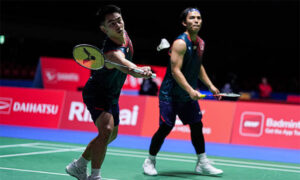 Goh Sze Fei and Nur Izzuddin celebrate their straight-set semifinal victory at the 2025 Japan Open, eyeing back-to-back titles in Tokyo. (Photo: Shi Tang/Getty Images)