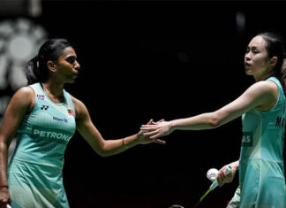 Pearly Tan and M. Thinaah celebrate reaching the Japan Open final after a stunning straight-set victory over Nami Matsuyama and Chiharu Shida. (Photo: Shi Tang/Getty Images)
