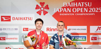 Shi Yuqi (L) celebrates his Japan Open victory, delivering China’s first men’s singles title at the event since Lin Dan in 2015. (Photo: Shi Tang/Getty Images)