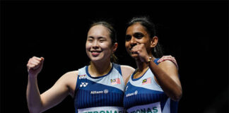Malaysia's top women's doubles duo Pearly Tan and Thinaah Muralitharan have committed their future to the national team after securing a new RM1 million annual deal with BAM, ensuring their run until the 2028 Olympics. (Photo: AFP)