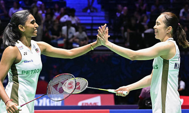 Pearly Tan and Thinaah Muralitharan celebrate their historic win at the 2025 Badminton World Championships in Paris. (Photo: AFP) Pearly Tan and Thinaah Muralitharan celebrate their historic win at the 2025 Badminton World Championships in Paris. (Photo: AFP)