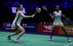 Pearly Tan and Thinaah Muralitharan are in the 2025 Hong Kong Open semi-finals. (Photo: AFP)