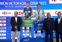 Jonatan Christie poses with his gold medal after winning the 2025 Korea Open men’s singles title. (Photo: BWF)