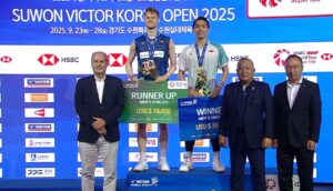 Jonatan Christie poses with his gold medal after winning the 2025 Korea Open men’s singles title. (Photo: BWF)
