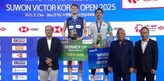Jonatan Christie poses with his gold medal after winning the 2025 Korea Open men’s singles title. (Photo: BWF)