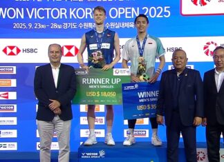 Jonatan Christie poses with his gold medal after winning the 2025 Korea Open men’s singles title. (Photo: BWF)