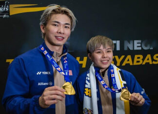 After their historic victory in Paris, Chen Tang Jie and Toh Ee Wei arrive home in Malaysia, proudly holding up their 2025 World Championship gold medals. (Photo: Bernama)