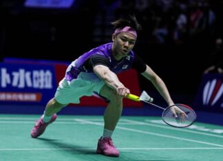 Lee Zii Jia and Leong Jun Hao face off in an intense first-round clash at the 2025 Hong Kong Open. (Photo: AFP)
