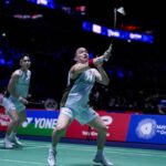 Aaron Chia and Soh Wooi Yik celebrate after defeating Kittinupong Kedren and Dechapol Puavaranukroh to reach the 2025 Arctic Open final. (Photo: AFP)
