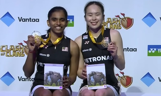 Pearly Tan and Thinaah Muralitharan celebrate after winning the 2025 Arctic Open women’s doubles title. (Photo: BWF) Pearly Tan and Thinaah Muralitharan celebrate after winning the 2025 Arctic Open women’s doubles title. (Photo: BWF)