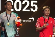 Jonatan Christie and Shi Yuqi pose for photos after the men’s singles final at the 2025 Denmark Open. (Photo: BWF)