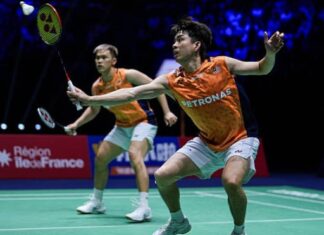 Man Wei Chong and Tee Kai Wun advance to the second round of the 2025 French Open after a strong straight-game victory. (Photo: AFP)