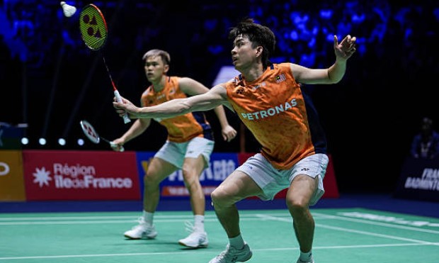 Man Wei Chong and Tee Kai Wun advance to the second round of the 2025 French Open after a strong straight-game victory. (Photo: AFP) Man Wei Chong and Tee Kai Wun advance to the second round of the 2025 French Open after a strong straight-game victory. (Photo: AFP)