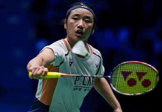 An Se Young celebrates after defeating Chen Yufei in the 2025 French Open semi-finals. (Photo: AFP)