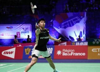 Leong Jun Hao put up a strong fight but suffered a first-round exit at the 2025 Hylo Open. (Photo: AFP)
