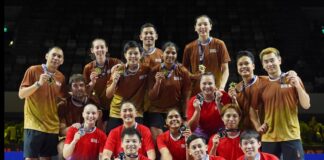 Team Hurricanes and Team Rockets pose together after the thrilling final of the 3x3 BDMNTN-XL Jakarta 2025, celebrating a spectacular badminton showcase. (Photo: BXL FB)