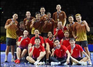 Team Hurricanes and Team Rockets pose together after the thrilling final of the 3x3 BDMNTN-XL Jakarta 2025, celebrating a spectacular badminton showcase. (Photo: BXL FB)