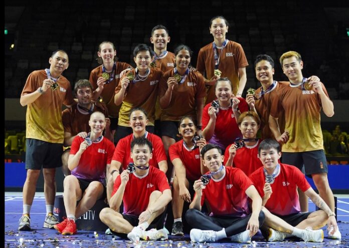 Team Hurricanes and Team Rockets pose together after the thrilling final of the 3x3 BDMNTN-XL Jakarta 2025, celebrating a spectacular badminton showcase. (Photo: BXL FB)