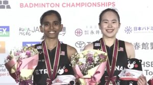 Pearly Tan and Thinaah Muralitharan celebrate winning the 2025 Kumamoto Masters women’s doubles title. (Photo: AFP)