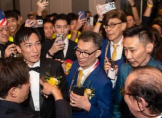 Lee Chong Wei and Kento Momota at the Penang Badminton Association 100th anniversary celebration. (Photo: Chow Kon Yeow FB)