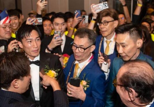 Lee Chong Wei and Kento Momota at the Penang Badminton Association 100th anniversary celebration. (Photo: Chow Kon Yeow FB)