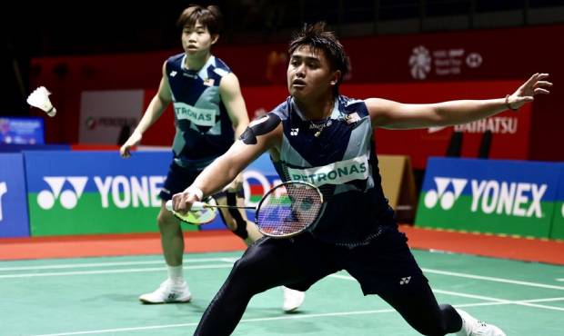 Kang Khai Xing and Aaron Tai survive another close match to reach the SYED MODI 2025 semifinals. (Photo: Bernama) Kang Khai Xing and Aaron Tai survive another close match to reach the SYED MODI 2025 semifinals. (Photo: Bernama)