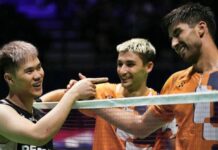 Tee Kai Wun (L) determined to take the risk and compete despite calf injury to secure Hangzhou qualification. (Photo: AFP)