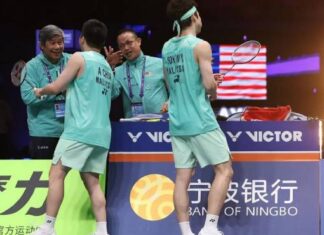 Herry Iman Pierngadi guides his Malaysian shuttlers as they prepare to face Indonesia in the 2025 SEA Games men’s team badminton final. (Photo: AFP)