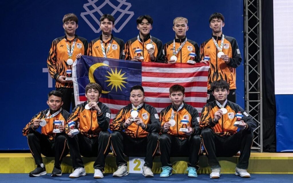 Malaysia’s men’s badminton hopes fade as Indonesia claim a 3–0 victory in the 2025 SEA Games team final. (Photo: Bernama)