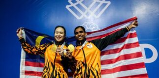 Pearly Tan–Thinaah Muralitharan celebrate after winning the women’s doubles gold medal at the 2025 Thailand SEA Games. (Photo: Bernama)