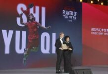Shi Yuqi wins BWF Men’s Player of the Year 2025 at the annual BWF awards ceremony in Hangzhou. (Photo: BWF)