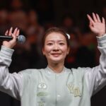 Huang Yaqiong waves to fans during her retirement ceremony at the BWF World Tour Finals. (Photo: BWF)