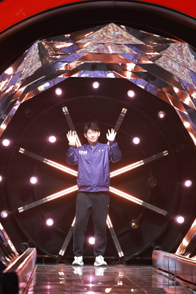 Liu Yuchen reflects on his career during the retirement ceremony in Hangzhou. (Photo: Xinhua)