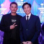 Lin Dan poses with Kento Momota during the opening ceremony of the 2025 King Cup. (Photo: Shi Tang/Getty Images)