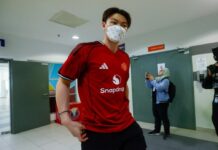 Lee Zii Jia arrives at Akademi Badminton Malaysia for Thomas Cup discussion – latest badminton news update. (Photo: Bernama)