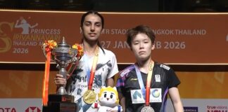 Goh Jin Wei forced to retire in Thailand Masters final, poses for pictures with Devika Sihag during the awards ceremony. (Photo: BWF)