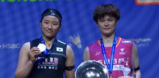 An Se Young (left) and Wang Zhiyi pose together at the 2026 All England awards ceremony in Birmingham. (Photo: BWF)