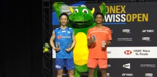 Yushi Tanaka (L) and Alwi Farhan pose for photos at the 2026 Swiss Open badminton awards ceremony in Basel. (Photo: BWF)