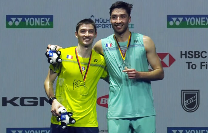 Christo Popov (L) poses for pictures with Toma Junior Popov during the awards ceremony at the 2026 German Open. (Photo: BWF)