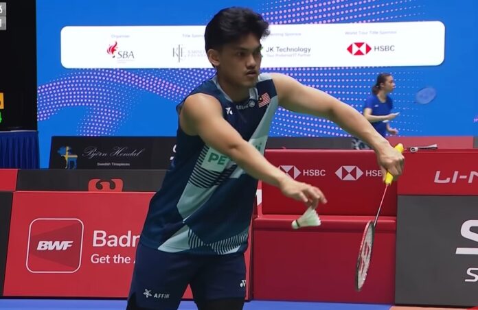 Mohd Haikal apologizes to coach Herry Iman Pierngadi after withdrawing from the Swiss Open. (Photo: BWF)