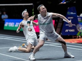 Aaron Chia and Soh Wooi Yik celebrate reaching the 2026 All England badminton final. (Photo: AFP)