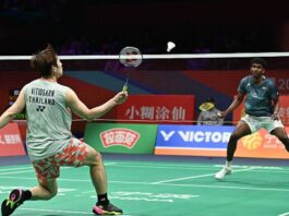 Ayush Shetty (R) shocks Kunlavut Vitidsarn (L) to reach the 2026 BAC final, where he faces China’s Shi Yuqi. (Photo: AFP)
