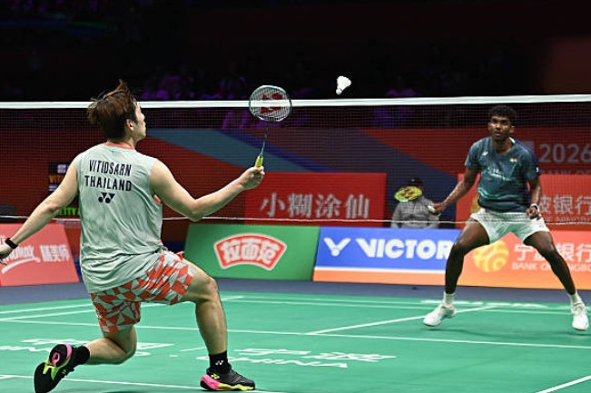 Ayush Shetty (R) shocks Kunlavut Vitidsarn (L) to reach the 2026 BAC final, where he faces China’s Shi Yuqi. (Photo: AFP) Ayush Shetty (R) shocks Kunlavut Vitidsarn (L) to reach the 2026 BAC final, where he faces China’s Shi Yuqi. (Photo: AFP)